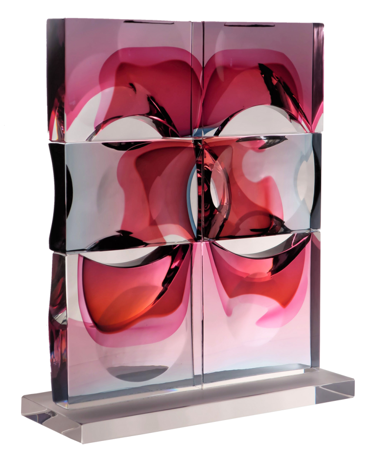 Mostly Glass Gallery Located in the Metro New York, Mostly Glass is a